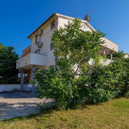2 Bedroom Awesome Apartment In Barbat-Rab