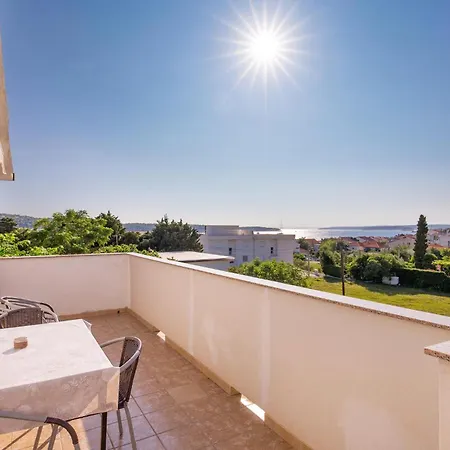 2 Bedroom Awesome Apartment In Barbat-Rab