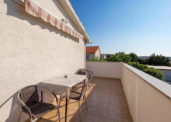 Appartement 2 Bedroom Awesome In Barbat-rab *