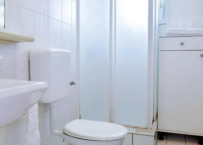 2 Bedroom Awesome In Barbat-rab