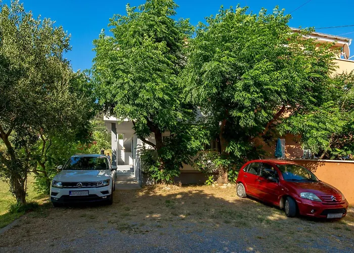 2 Bedroom Awesome In Barbat-rab Banjol