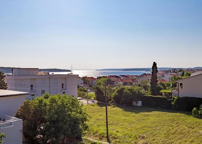 2 Bedroom Awesome In Barbat-rab Banjol