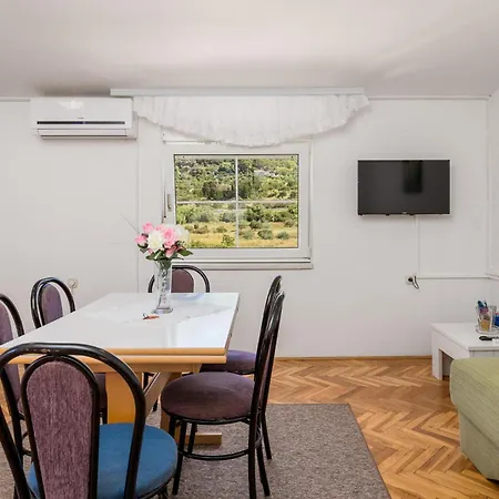 Διαμέρισμα 2 Bedroom Awesome In Barbat-rab Banjol