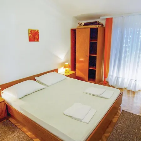 Διαμέρισμα 2 Bedroom Awesome In Barbat-rab Banjol