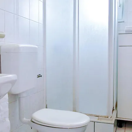 2 Bedroom Awesome In Barbat-rab