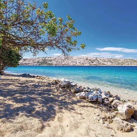 2 Bedroom Awesome In Barbat-rab Banjol