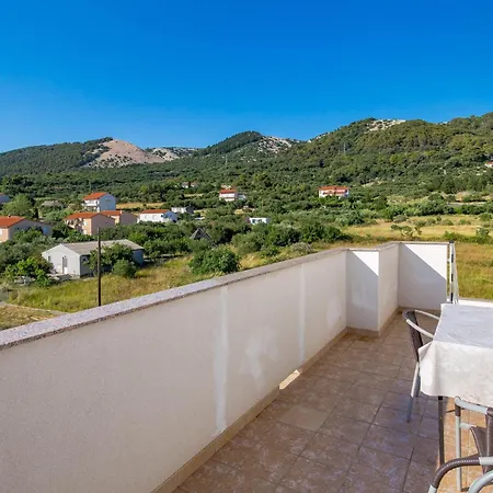 Διαμέρισμα 2 Bedroom Awesome In Barbat-rab Banjol