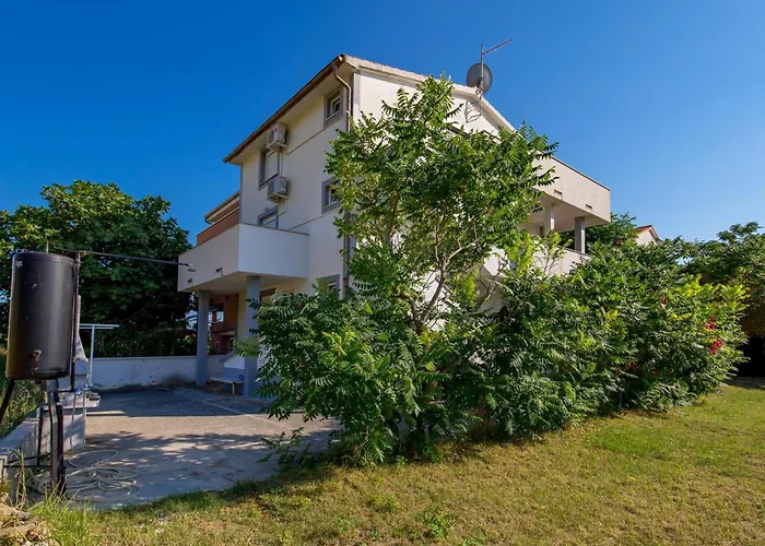2 Bedroom Awesome In Barbat-rab