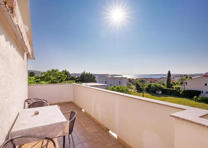 2 Bedroom Awesome In Barbat-rab